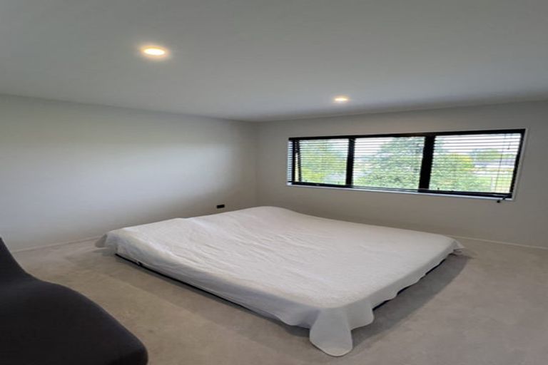 Photo of property in 3 Wyon Way, Flat Bush, Auckland, 2016