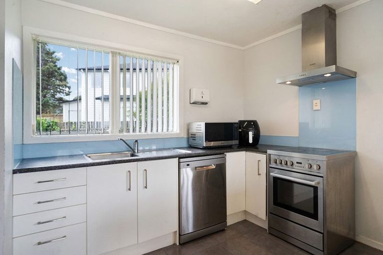 Photo of property in 58 Holbrook Street, Blockhouse Bay, Auckland, 0600