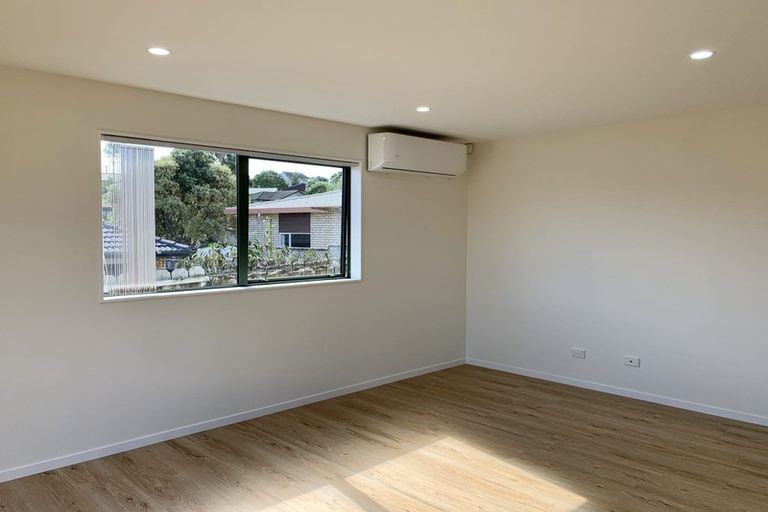 Photo of property in 11 San Ambrosio Rise, Henderson, Auckland, 0612