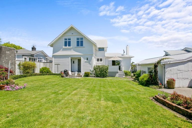 Photo of property in 13 Paynters Avenue, Strandon, New Plymouth, 4312