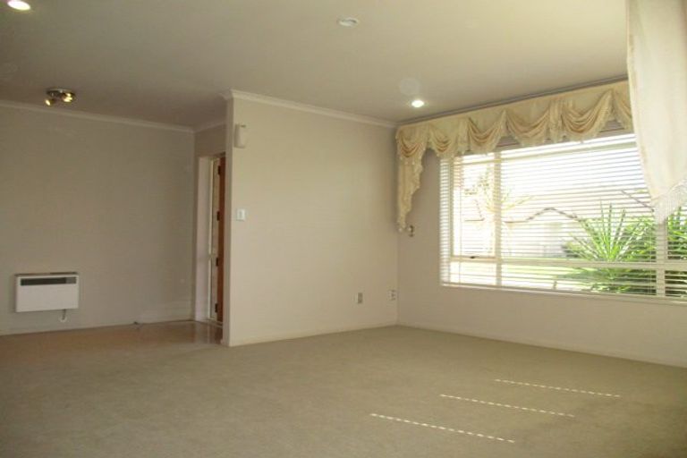 Photo of property in 12 Ballydonegan Rise, East Tamaki, Auckland, 2013