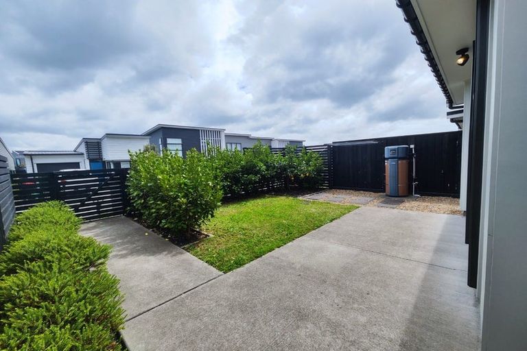 Photo of property in 14 Raranga Lane, Hobsonville, Auckland, 0616