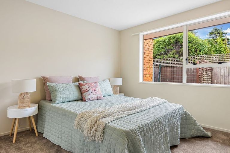 Photo of property in 2/118 Aorangi Road, Bryndwr, Christchurch, 8053