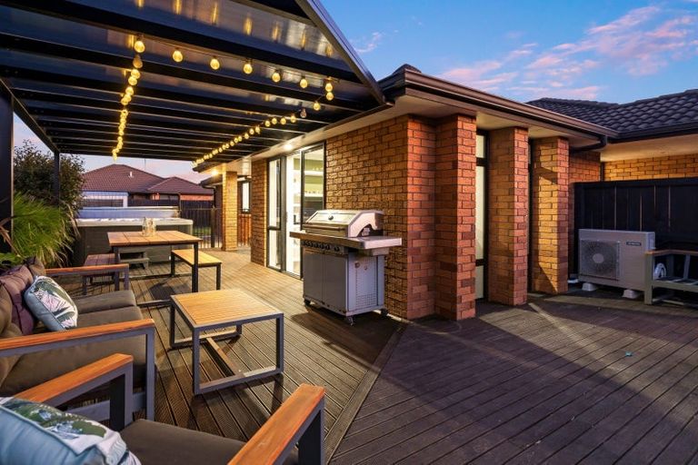 Photo of property in 23 Seabreeze Place, Papamoa Beach, Papamoa, 3118