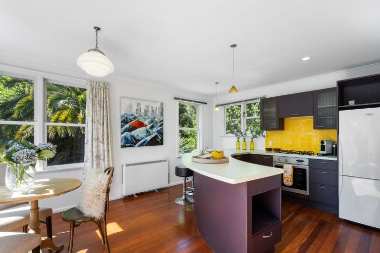 Photo of property in 82 Martindales Road, Heathcote Valley, Christchurch, 8022