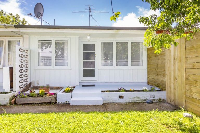 Photo of property in 2/4 Granville Street, Silverstream, Upper Hutt, 5019