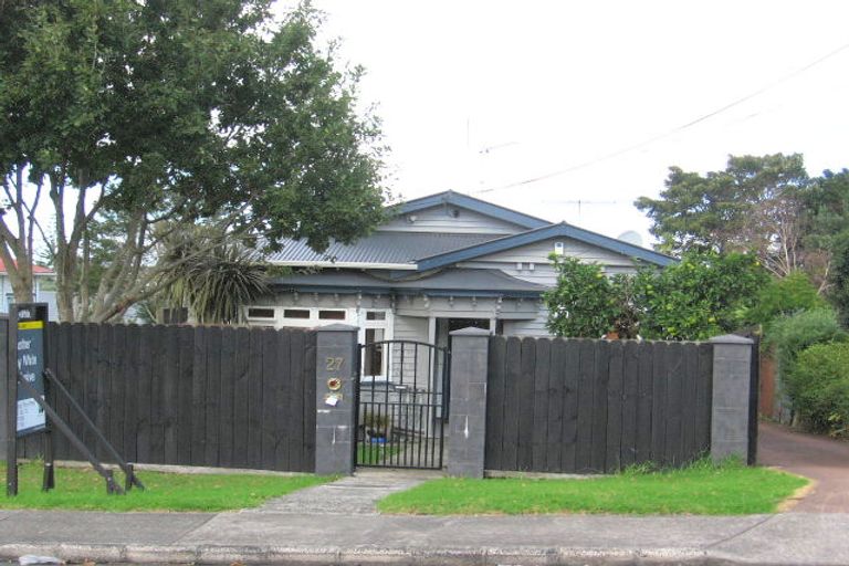 Photo of property in 27 Tahi Terrace, Glen Eden, Auckland, 0602