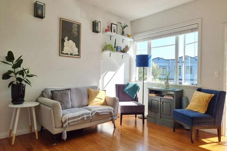 Photo of property in 3/64 Victoria Road, Devonport, Auckland, 0624