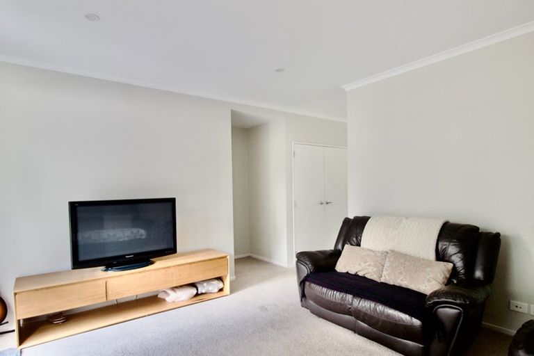 Photo of property in 7 Uma Grove, Hobsonville, Auckland, 0616