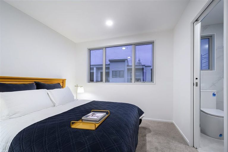 Photo of property in 53d Edmonton Road, Henderson, Auckland, 0612