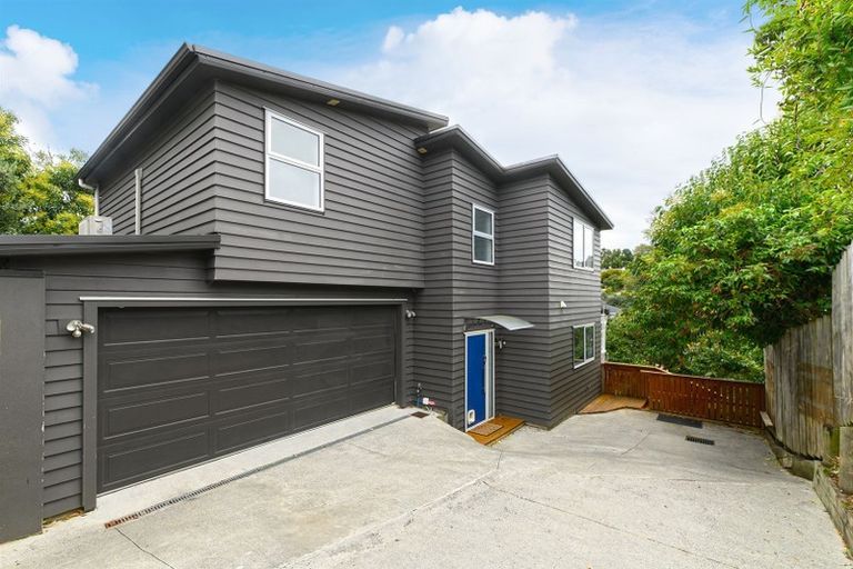 Photo of property in 28b Tamahere Drive, Glenfield, Auckland, 0629