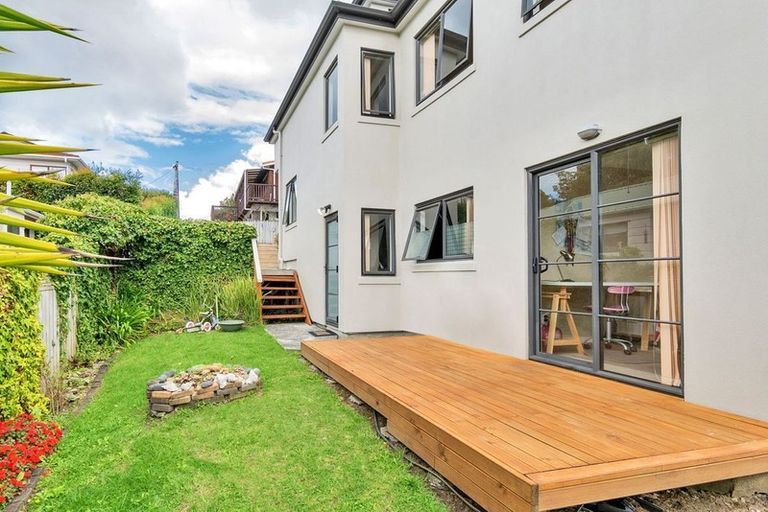 Photo of property in 2/890 East Coast Road, Northcross, Auckland, 0630