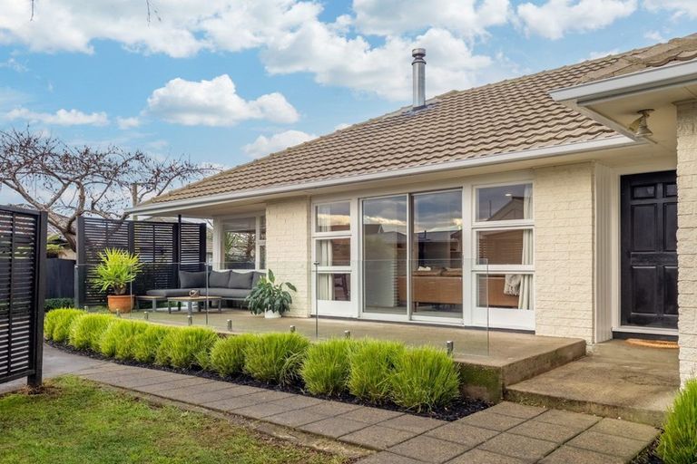 Photo of property in 145 Avonhead Road, Avonhead, Christchurch, 8042