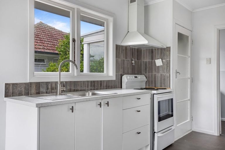 Photo of property in 73 Roberts Road, Te Atatu South, Auckland, 0610