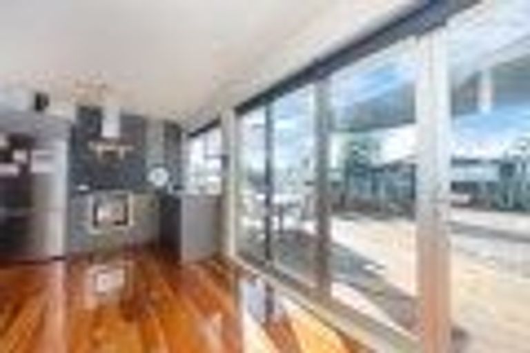 Photo of property in 41 Thornlow Street, Glendene, Auckland, 0602