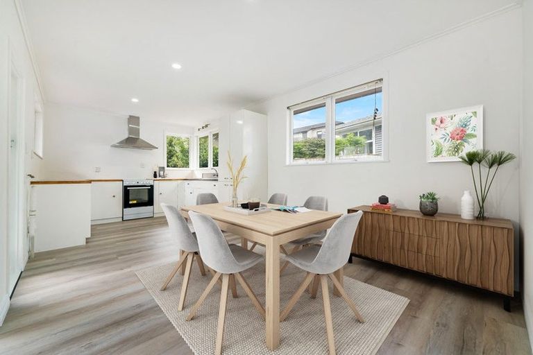 Photo of property in 13 Bond Crescent, Forrest Hill, Auckland, 0620