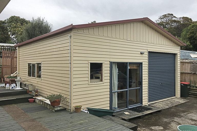 Photo of property in 34 Glennandrew Drive, Half Moon Bay, Auckland, 2012