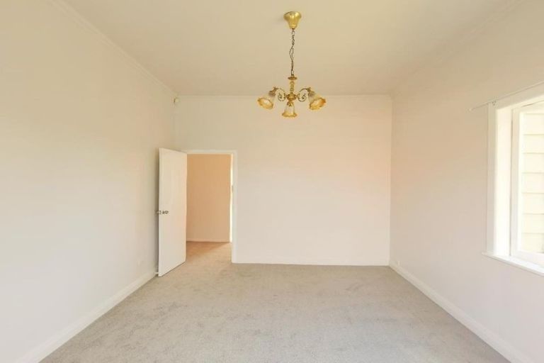 Photo of property in 1 Gilliam Street, New Lynn, Auckland, 0600