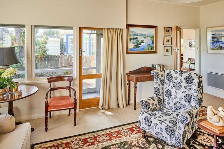 Photo of property in 143 Marine Parade, Eastbourne, Lower Hutt, 5013