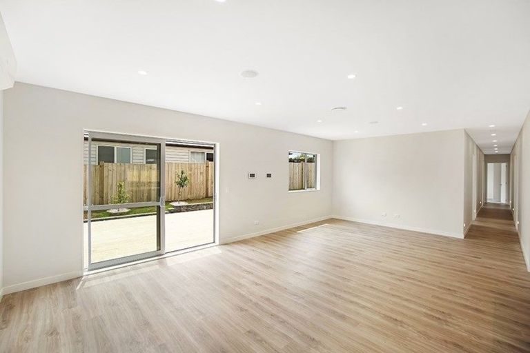 Photo of property in 75d Twin Parks Rise, Papakura, 2582