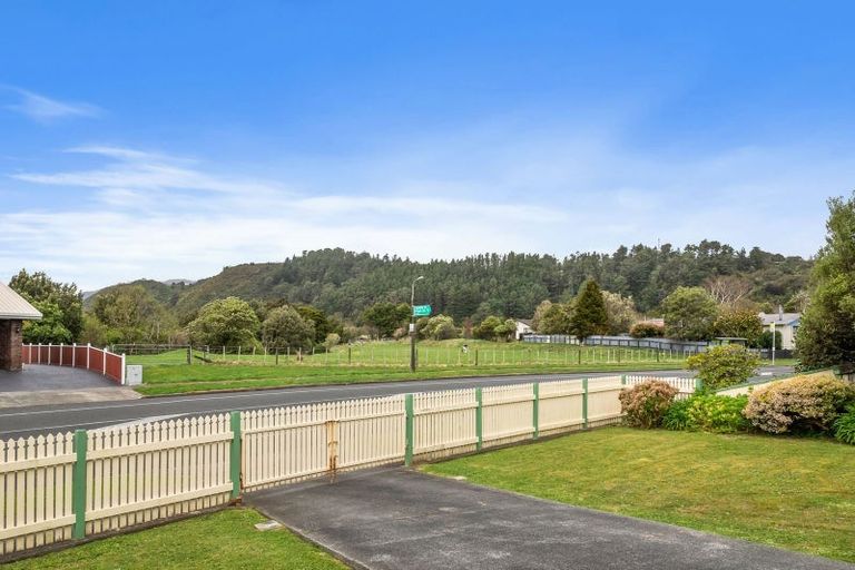Photo of property in 106 Gemstone Drive, Birchville, Upper Hutt, 5018