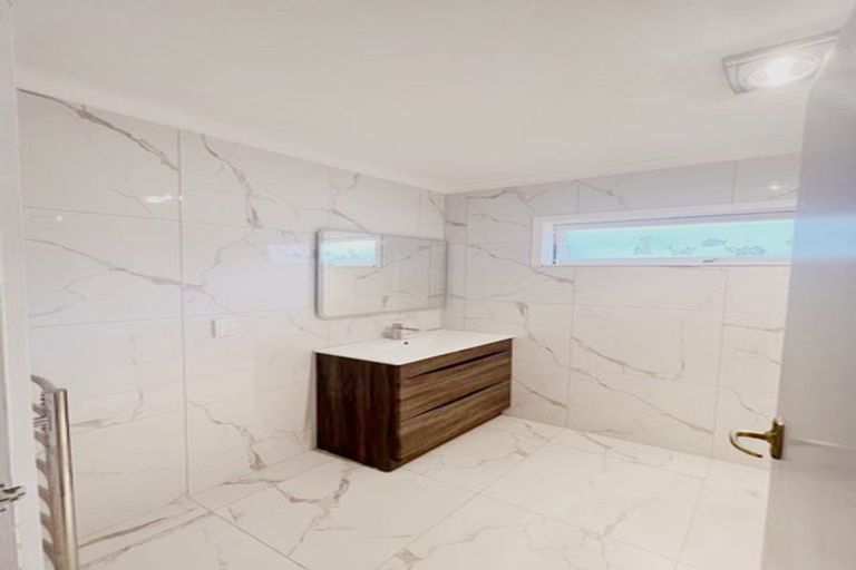 Photo of property in 82 Muir Avenue, Mangere Bridge, Auckland, 2022