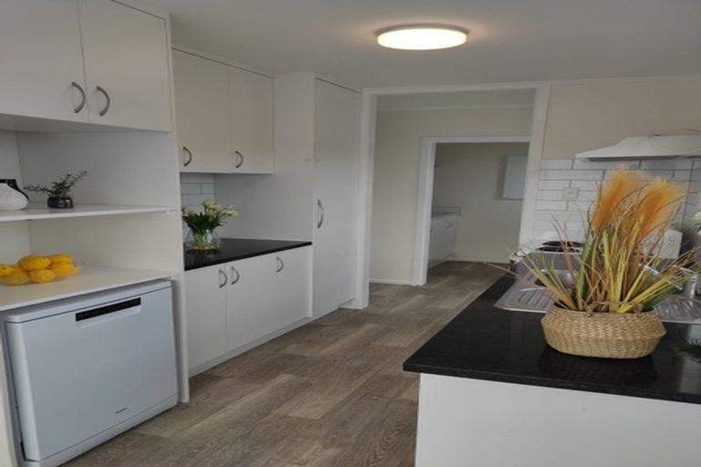 Photo of property in 1/452 Swanson Road, Ranui, Auckland, 0612