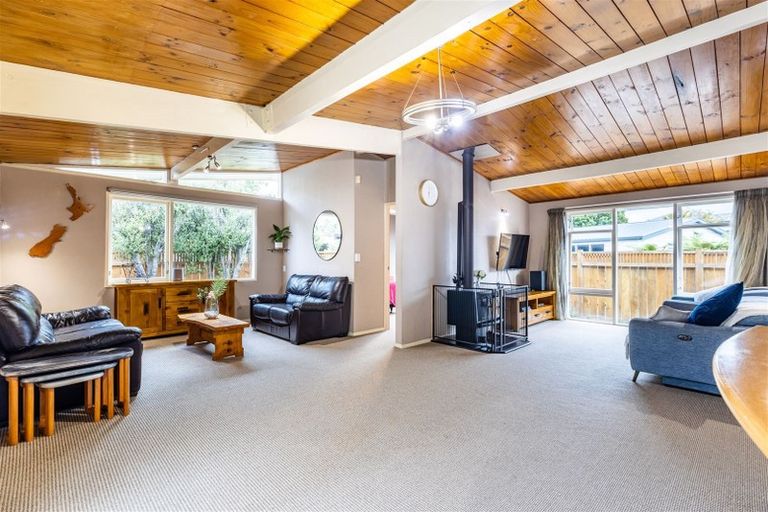 Photo of property in 8 Woodstock Place, Hokowhitu, Palmerston North, 4410