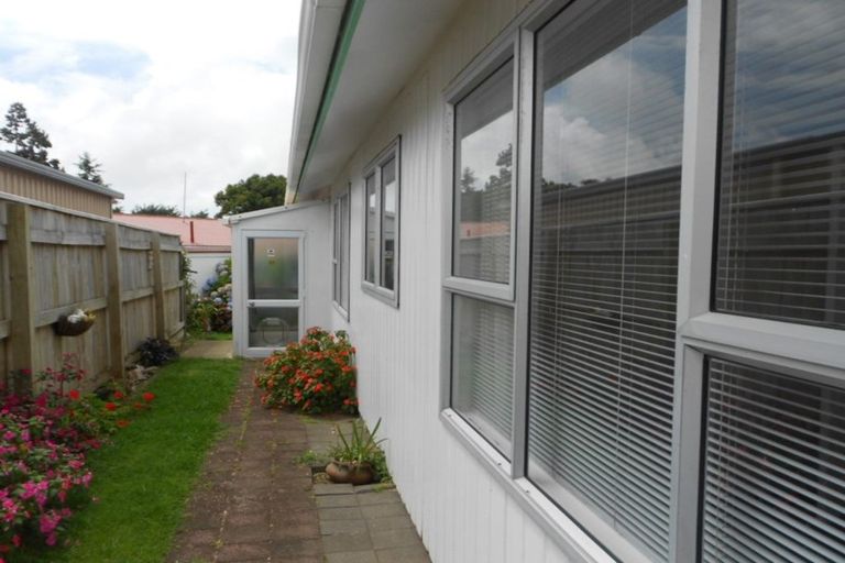 Photo of property in 2/311 Carrington Street, Vogeltown, New Plymouth, 4310