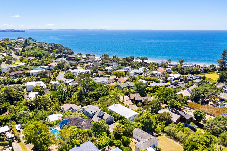 Photo of property in 15 Park Rise, Campbells Bay, Auckland, 0630