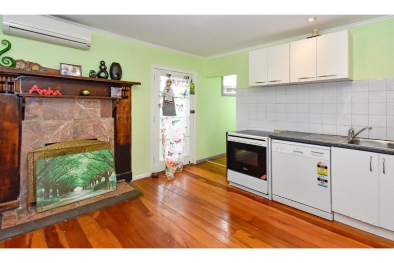 Photo of property in 18 Mcleod Road, Weymouth, Auckland, 2103