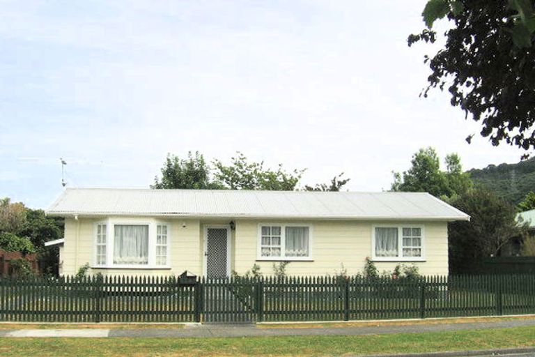 Photo of property in 13 Tacoma Drive, Totara Park, Upper Hutt, 5018