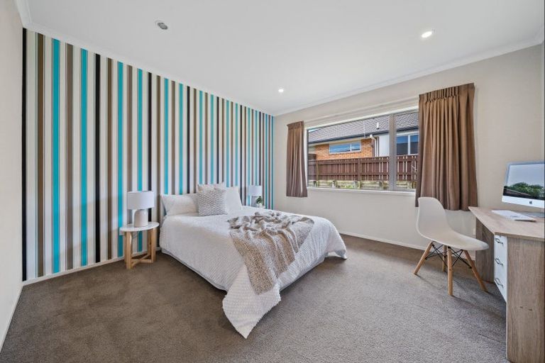 Photo of property in 5b Tupuhi Place, Highlands Park, New Plymouth, 4312