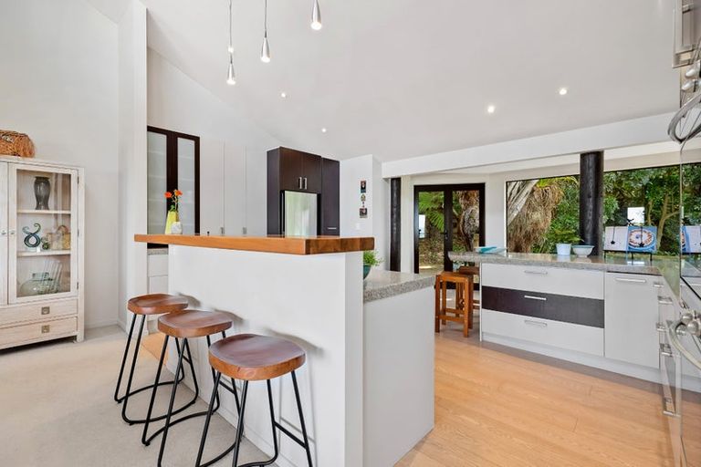 Photo of property in 14 Glenelg Road, Red Beach, 0932