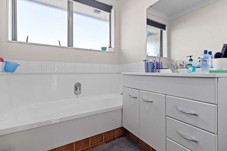 Photo of property in 18 Glen Cree Avenue, Rototuna, Hamilton, 3210