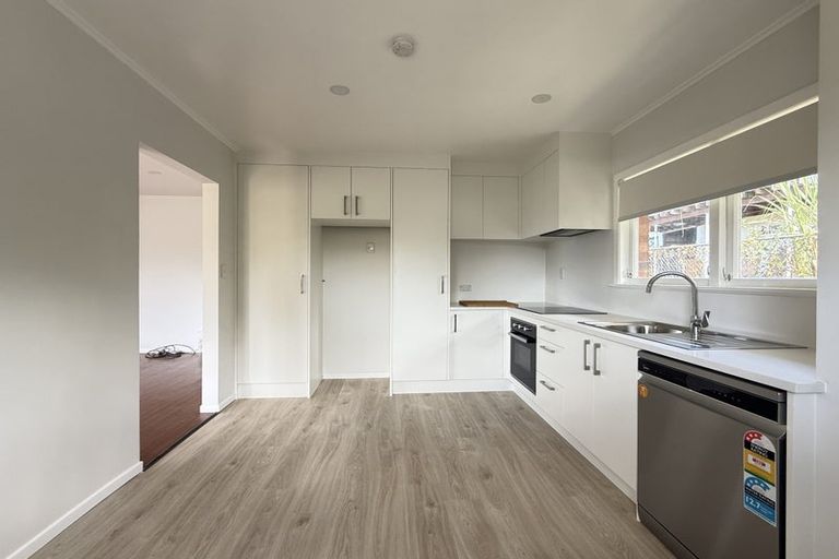 Photo of property in 1/40 Ocean View Road, Northcote, Auckland, 0627