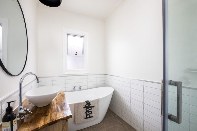 Photo of property in 319 Carrington Street, Vogeltown, New Plymouth, 4310