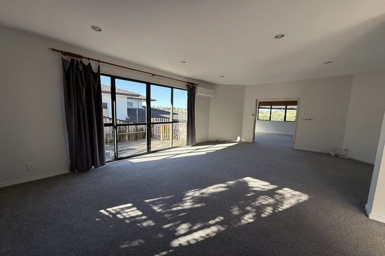 Photo of property in 11 Trotting Terrace, Fairview Heights, Auckland, 0632