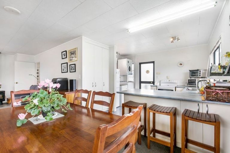 Photo of property in 2/23 Bernina Place, Weymouth, Auckland, 2103