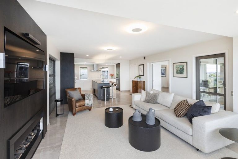 Photo of property in 5 Ophir Lane, Redcliffs, Christchurch, 8081