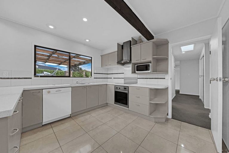 Photo of property in 49 Kurnell Drive, Botany Downs, Auckland, 2010
