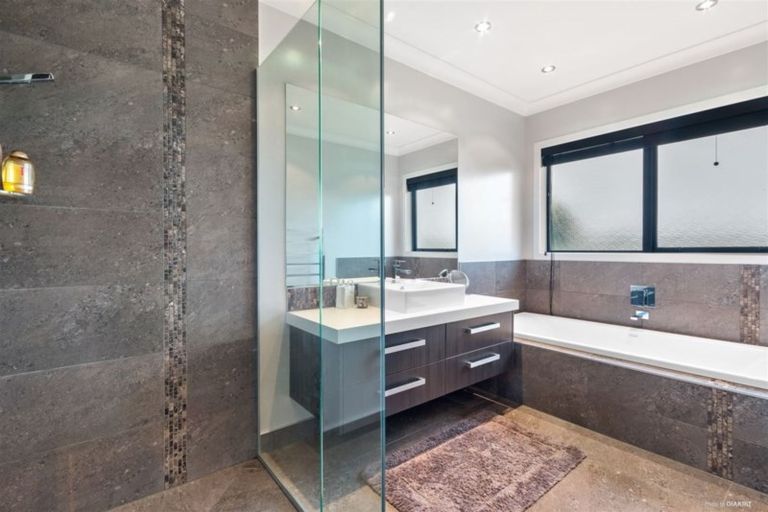 Photo of property in 14 Kendallvale Drive, Waiuku, 2123