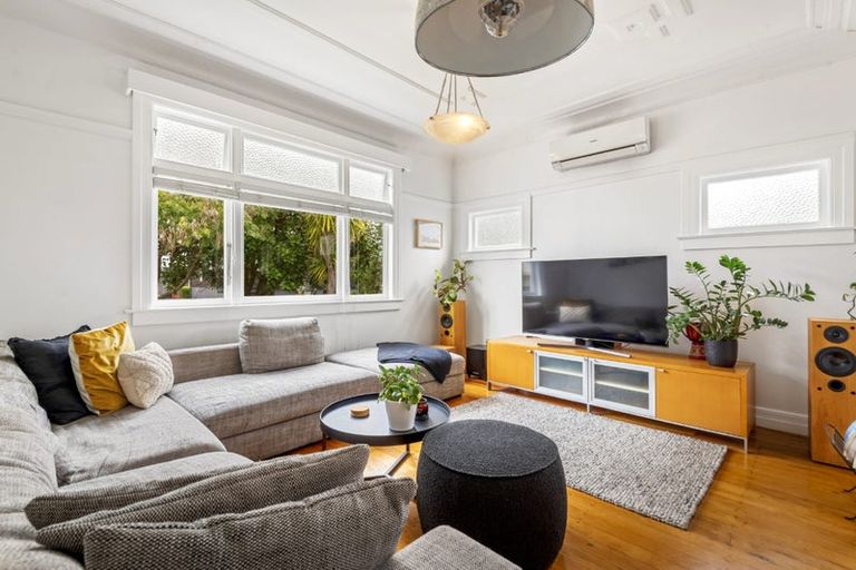 Photo of property in 1c Rutherford Street, Belmont, Auckland, 0622