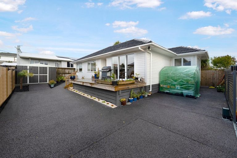 Photo of property in 14d Kirrie Avenue, Te Atatu South, Auckland, 0610