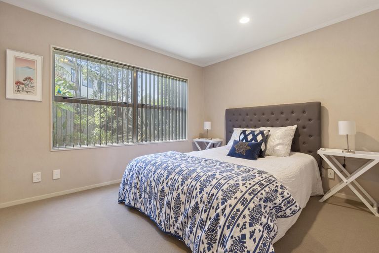 Photo of property in 54 Aberdeen Crescent, Wattle Downs, Auckland, 2103