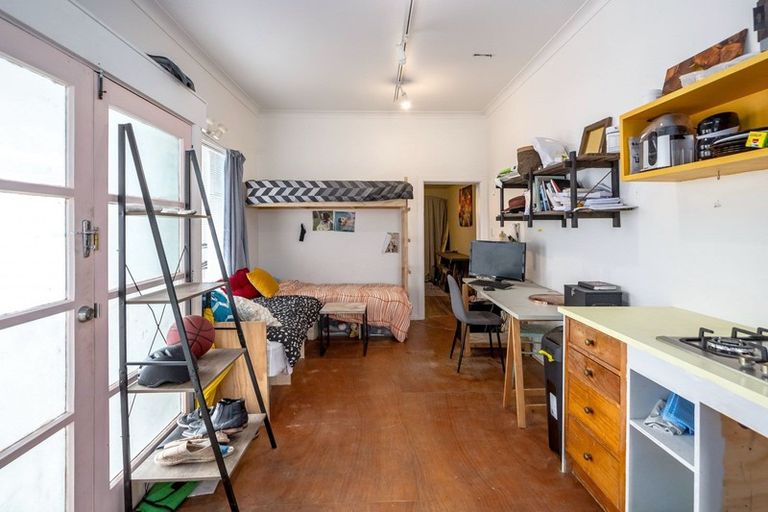 Photo of property in 36 Jellicoe Street, Martinborough, 5711