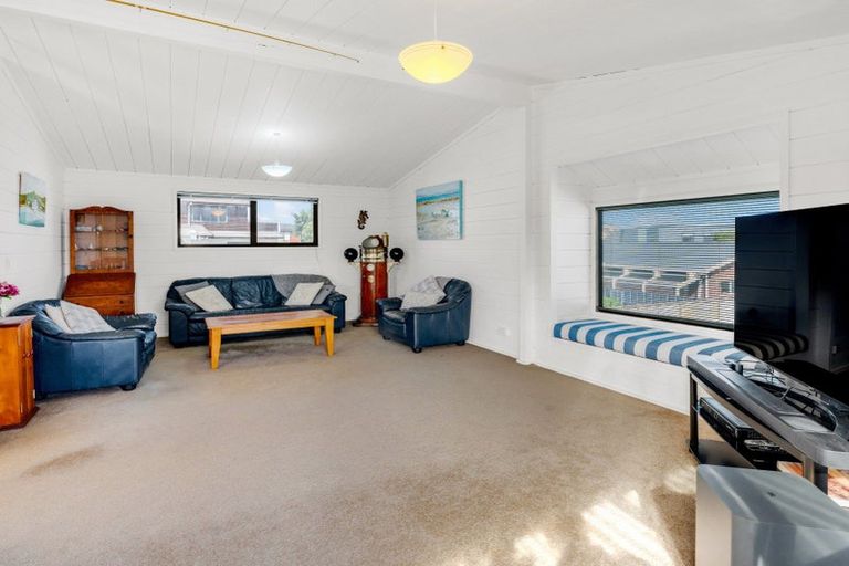 Photo of property in 3 Hattaway Avenue, Bucklands Beach, Auckland, 2012