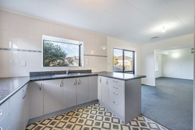 Photo of property in 2/1006 High Street, Avalon, Lower Hutt, 5011