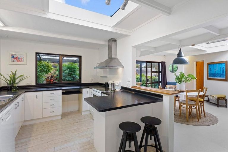 Photo of property in 52 Forest Road, Raumati South, Paraparaumu, 5032