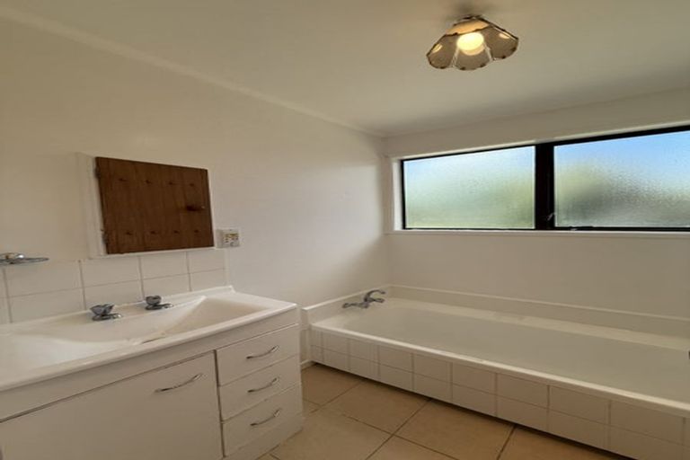Photo of property in 9 Hamblyn Place, Ranui, Auckland, 0612